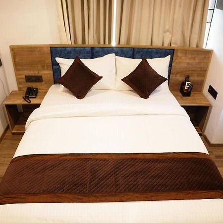 Dream Hotel - Richmond Bangalore Esterno foto