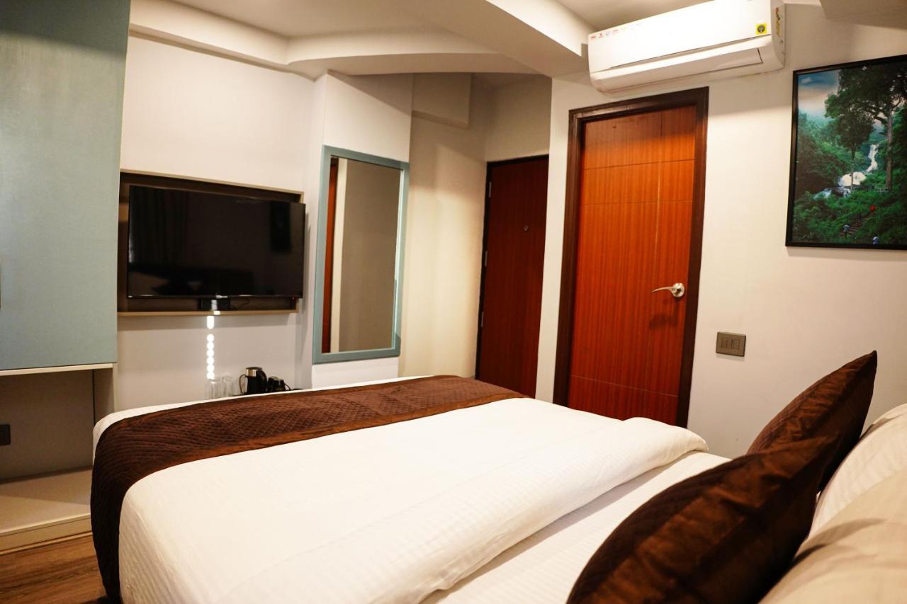 Dream Hotel - Richmond Bangalore Esterno foto