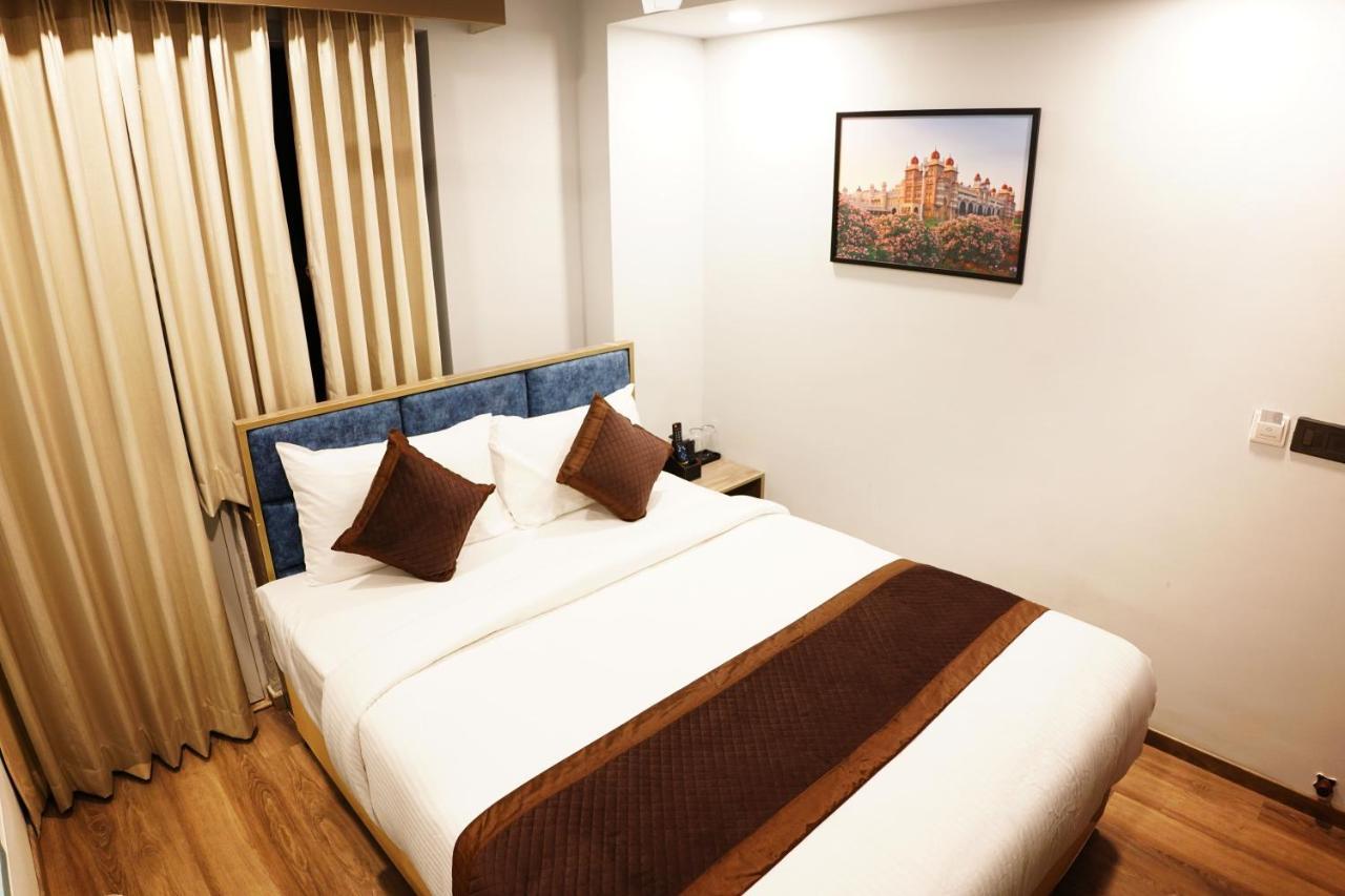 Dream Hotel - Richmond Bangalore Esterno foto