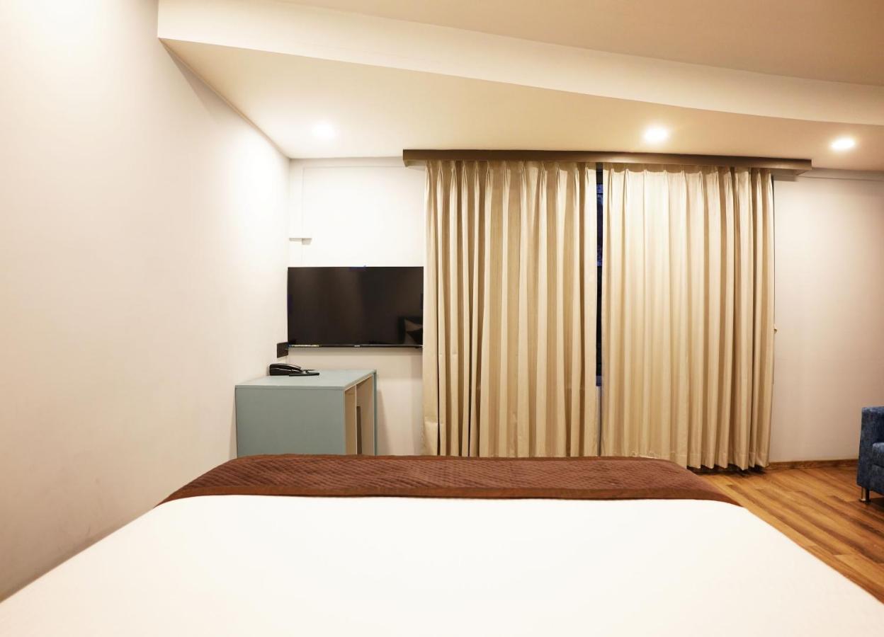 Dream Hotel - Richmond Bangalore Esterno foto
