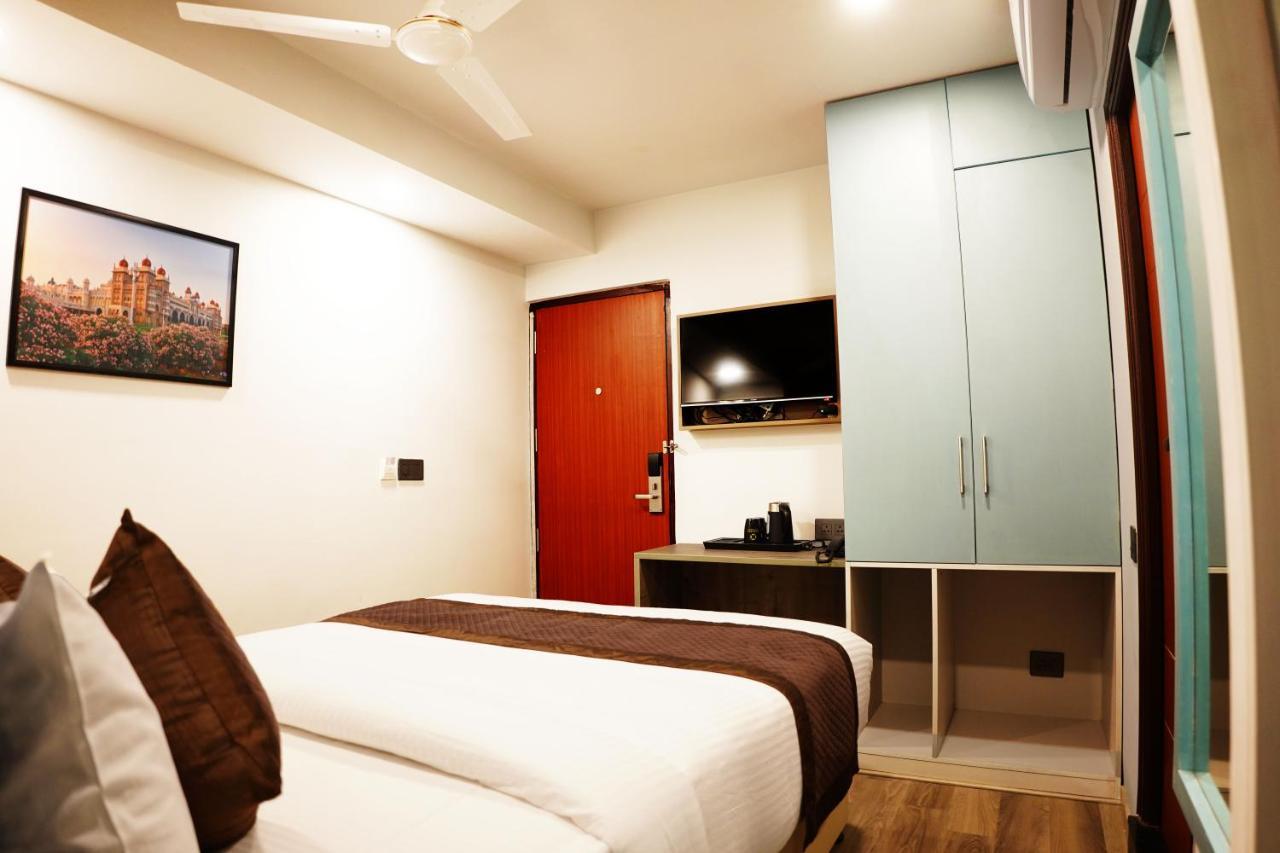 Dream Hotel - Richmond Bangalore Esterno foto