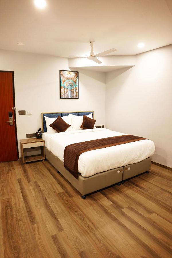 Dream Hotel - Richmond Bangalore Esterno foto